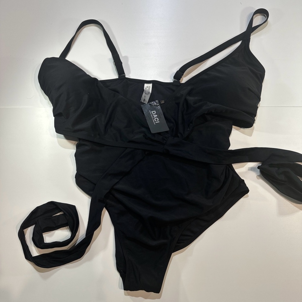 Daci 1 PC Swimsuit Womens size 18W  Black Wide Strap